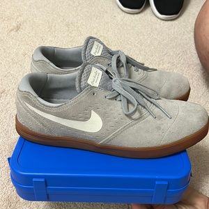 Nike Eric Koston II Signature Model in light gray
